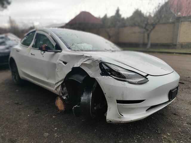 Білий Тесла Модель 3, об'ємом двигуна 0 л та пробігом 67 тис. км за 9500 $, фото 4 на Automoto.ua