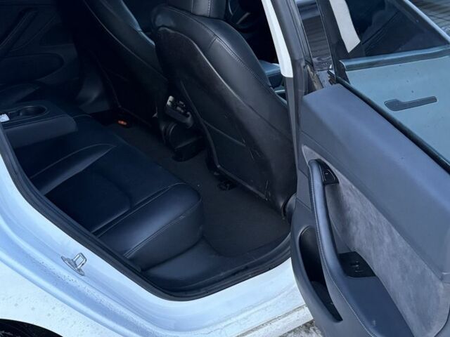 Белый Тесла Модель 3, объемом двигателя 0 л и пробегом 191 тыс. км за 18500 $, фото 8 на Automoto.ua