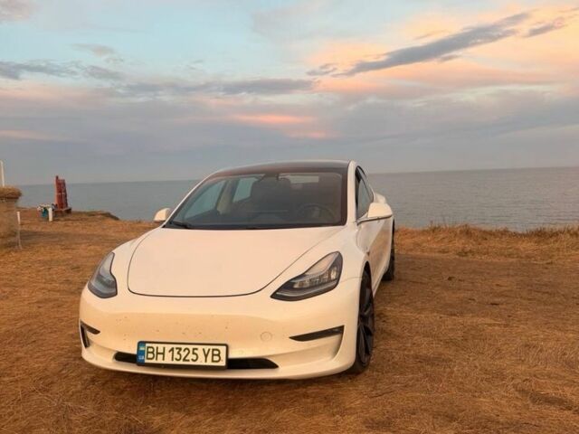 Білий Тесла Модель 3, об'ємом двигуна 0 л та пробігом 130 тис. км за 16948 $, фото 1 на Automoto.ua