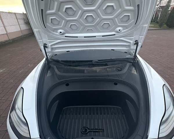 Белый Тесла Модель 3, объемом двигателя 0 л и пробегом 206 тыс. км за 16900 $, фото 21 на Automoto.ua