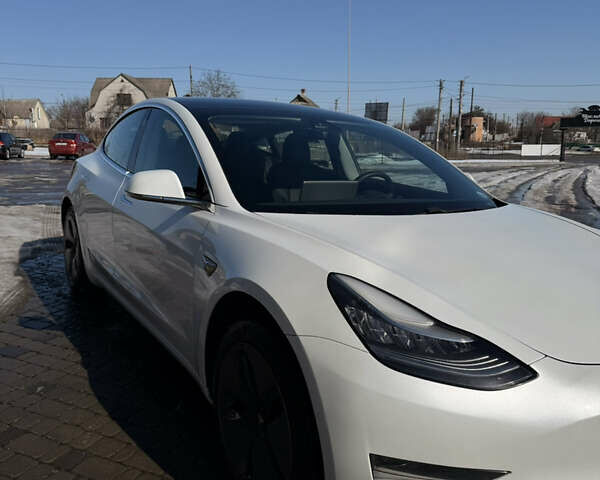 Білий Тесла Модель 3, об'ємом двигуна 0 л та пробігом 117 тис. км за 16500 $, фото 3 на Automoto.ua