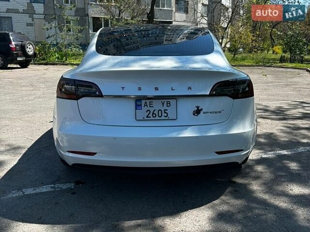 Белый Тесла Модель 3, объемом двигателя 0 л и пробегом 70 тыс. км за 15777 $, фото 8 на Automoto.ua