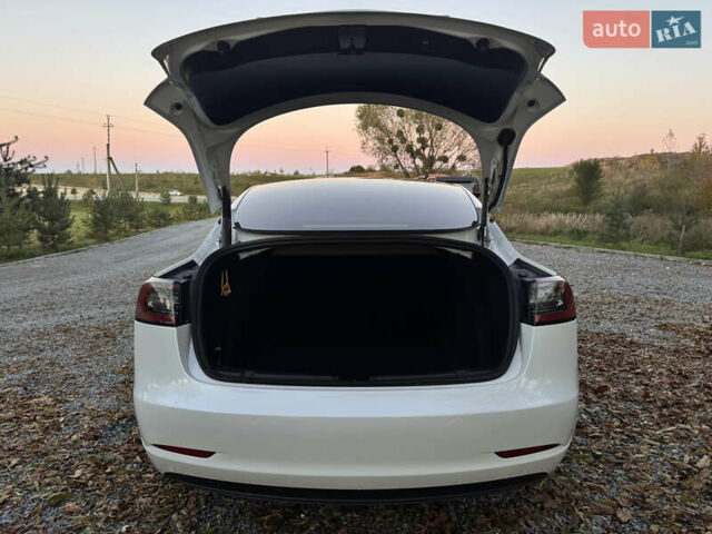 Белый Тесла Модель 3, объемом двигателя 0 л и пробегом 129 тыс. км за 19900 $, фото 10 на Automoto.ua