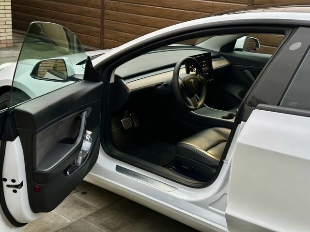 Білий Тесла Модель 3, об'ємом двигуна 0 л та пробігом 145 тис. км за 19500 $, фото 5 на Automoto.ua