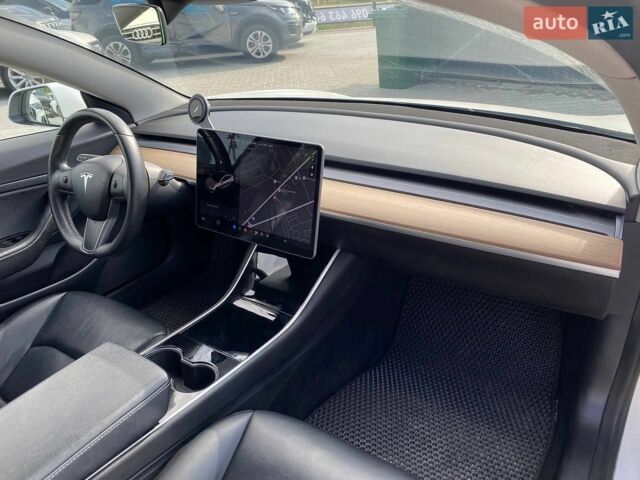 Білий Тесла Модель 3, об'ємом двигуна 0 л та пробігом 182 тис. км за 15900 $, фото 8 на Automoto.ua