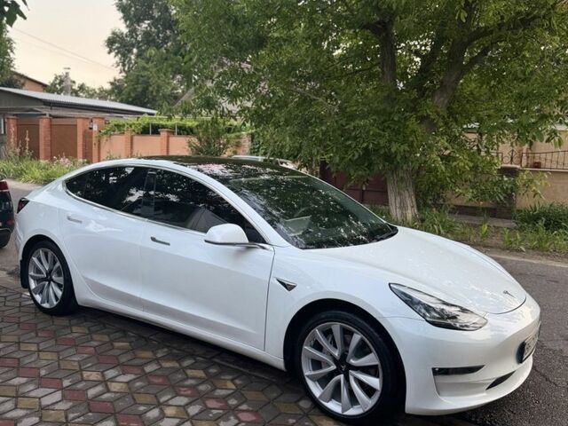 Белый Тесла Модель 3, объемом двигателя 0 л и пробегом 90 тыс. км за 17502 $, фото 5 на Automoto.ua