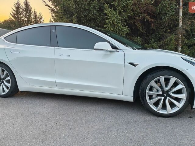 Білий Тесла Модель 3, об'ємом двигуна 0 л та пробігом 127 тис. км за 17350 $, фото 6 на Automoto.ua