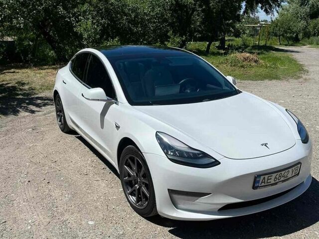 Белый Тесла Модель 3, объемом двигателя 0 л и пробегом 120 тыс. км за 16700 $, фото 1 на Automoto.ua
