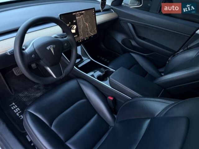 Белый Тесла Модель 3, объемом двигателя 0 л и пробегом 84 тыс. км за 15500 $, фото 22 на Automoto.ua