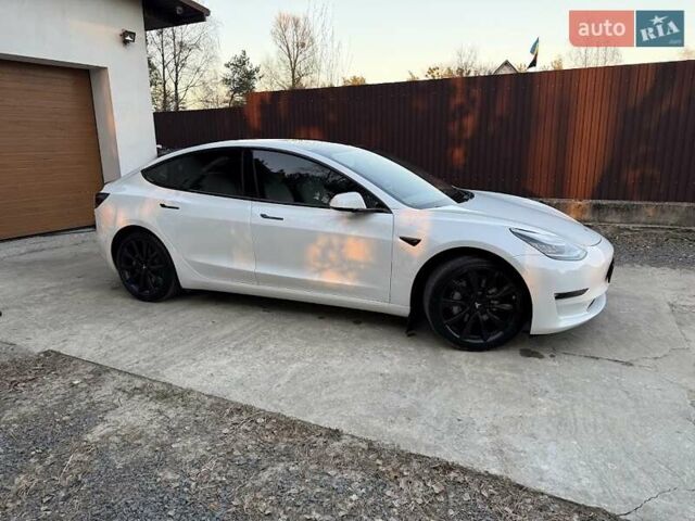 Белый Тесла Модель 3, объемом двигателя 0 л и пробегом 54 тыс. км за 21700 $, фото 7 на Automoto.ua
