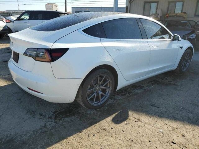 Білий Тесла Модель 3, об'ємом двигуна 0 л та пробігом 177 тис. км за 6700 $, фото 3 на Automoto.ua