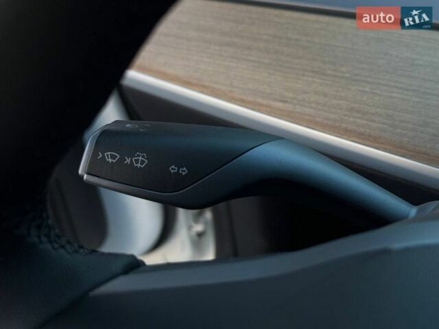 Белый Тесла Модель 3, объемом двигателя 0 л и пробегом 84 тыс. км за 15500 $, фото 26 на Automoto.ua