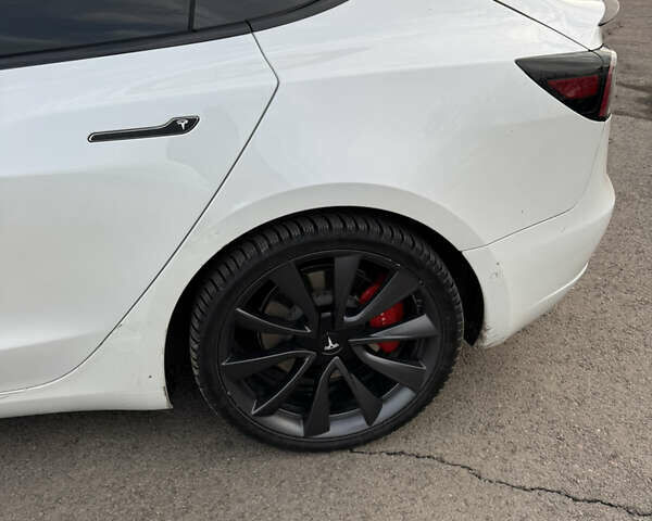 Білий Тесла Модель 3, об'ємом двигуна 0 л та пробігом 116 тис. км за 22000 $, фото 5 на Automoto.ua