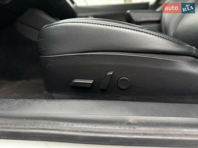 Белый Тесла Модель 3, объемом двигателя 0 л и пробегом 105 тыс. км за 14999 $, фото 13 на Automoto.ua