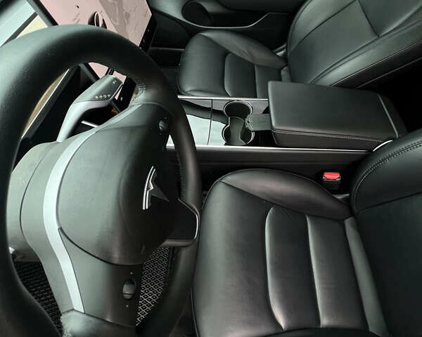 Білий Тесла Модель 3, об'ємом двигуна 0 л та пробігом 57 тис. км за 17000 $, фото 5 на Automoto.ua