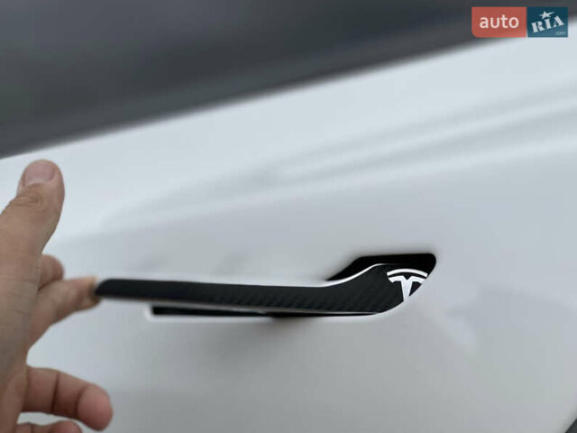 Белый Тесла Модель 3, объемом двигателя 0 л и пробегом 99 тыс. км за 22400 $, фото 7 на Automoto.ua