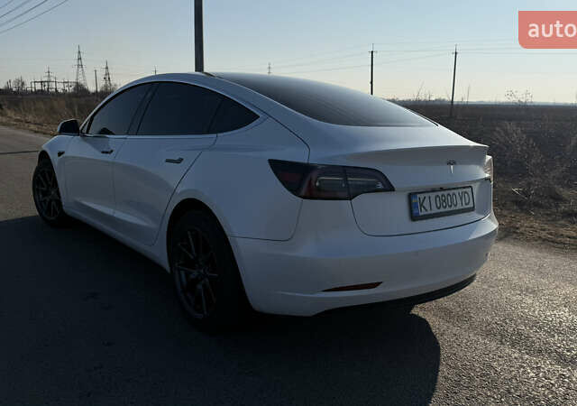 Белый Тесла Модель 3, объемом двигателя 0 л и пробегом 61 тыс. км за 19950 $, фото 3 на Automoto.ua
