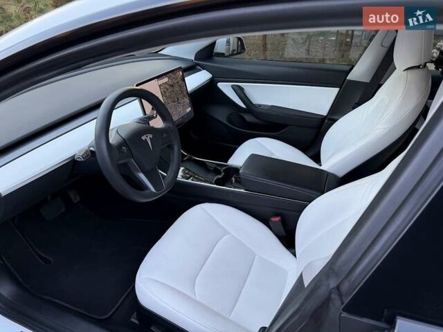 Белый Тесла Модель 3, объемом двигателя 0 л и пробегом 54 тыс. км за 21700 $, фото 34 на Automoto.ua