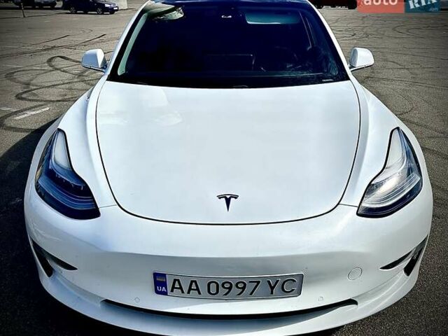 Тесла Модель 3 2020 в Киеве на Automoto.ua Белый Тесла Модель 3, объемом двигателя 0 л и пробегом 171 тыс. км за 19999 $, фото 1 на Automoto.ua