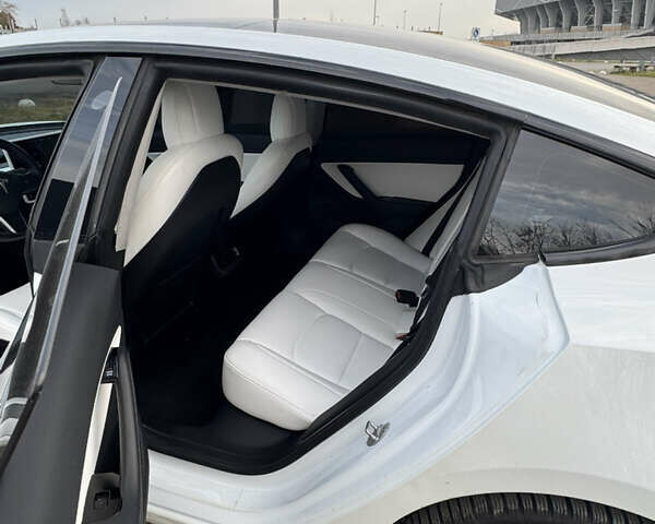 Білий Тесла Модель 3, об'ємом двигуна 0 л та пробігом 116 тис. км за 22000 $, фото 14 на Automoto.ua