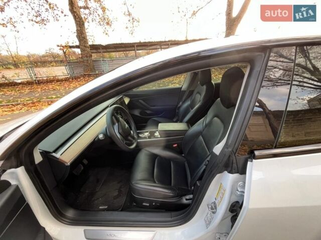 Белый Тесла Модель 3, объемом двигателя 0 л и пробегом 210 тыс. км за 16600 $, фото 5 на Automoto.ua