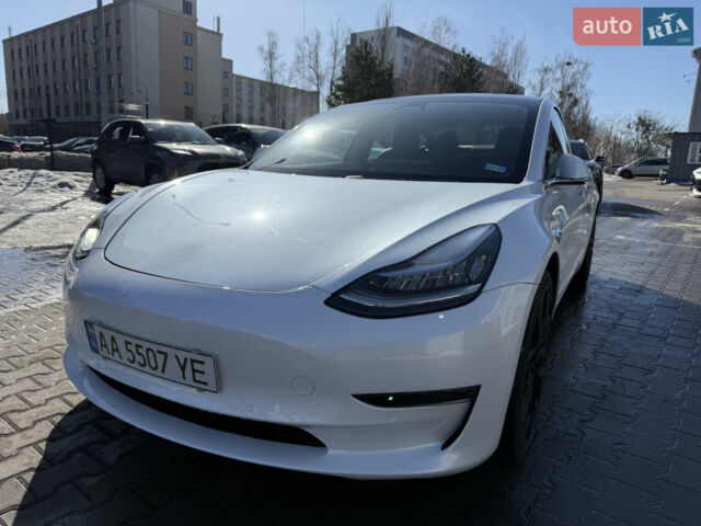 Белый Тесла Модель 3, объемом двигателя 0 л и пробегом 49 тыс. км за 20555 $, фото 5 на Automoto.ua
