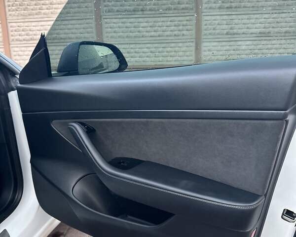 Белый Тесла Модель 3, объемом двигателя 0 л и пробегом 206 тыс. км за 16900 $, фото 19 на Automoto.ua