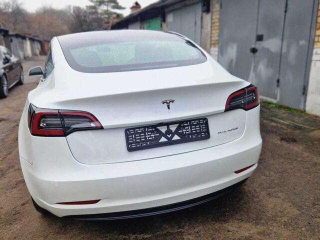 Білий Тесла Модель 3, об'ємом двигуна 0 л та пробігом 142 тис. км за 16900 $, фото 7 на Automoto.ua
