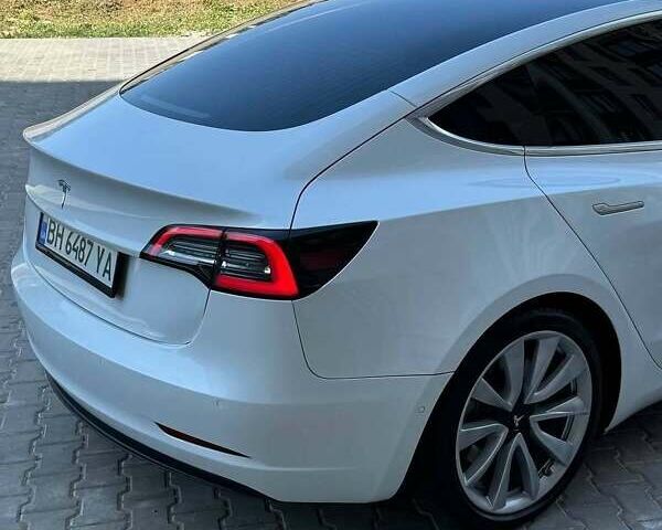 Білий Тесла Модель 3, об'ємом двигуна 0 л та пробігом 88 тис. км за 14600 $, фото 3 на Automoto.ua