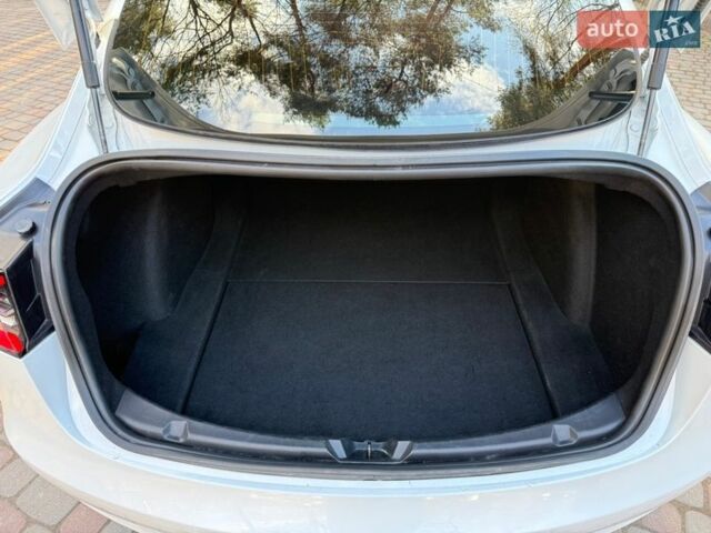 Білий Тесла Модель 3, об'ємом двигуна 0 л та пробігом 89 тис. км за 19900 $, фото 36 на Automoto.ua