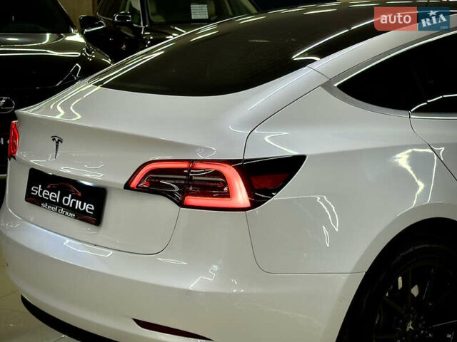 Белый Тесла Модель 3, объемом двигателя 0 л и пробегом 83 тыс. км за 15999 $, фото 13 на Automoto.ua