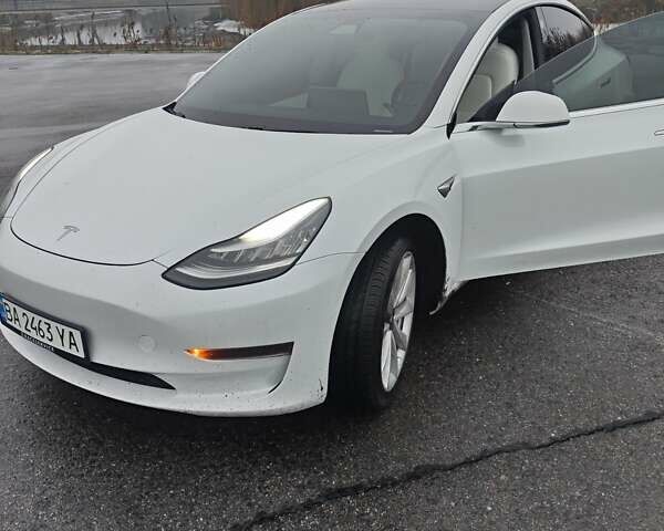 Білий Тесла Модель 3, об'ємом двигуна 0 л та пробігом 108 тис. км за 17000 $, фото 10 на Automoto.ua