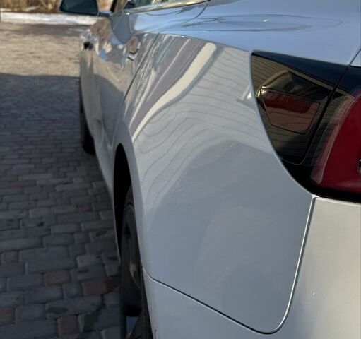 Білий Тесла Модель 3, об'ємом двигуна 0 л та пробігом 102 тис. км за 18500 $, фото 10 на Automoto.ua