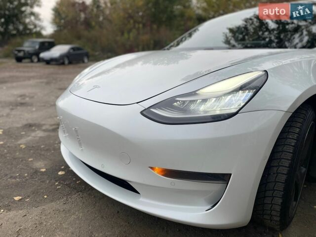 Белый Тесла Модель 3, объемом двигателя 0 л и пробегом 101 тыс. км за 14900 $, фото 5 на Automoto.ua