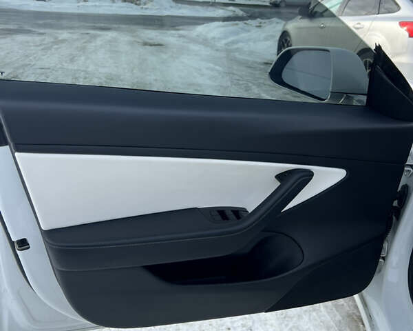 Білий Тесла Модель 3, об'ємом двигуна 0 л та пробігом 79 тис. км за 16200 $, фото 11 на Automoto.ua