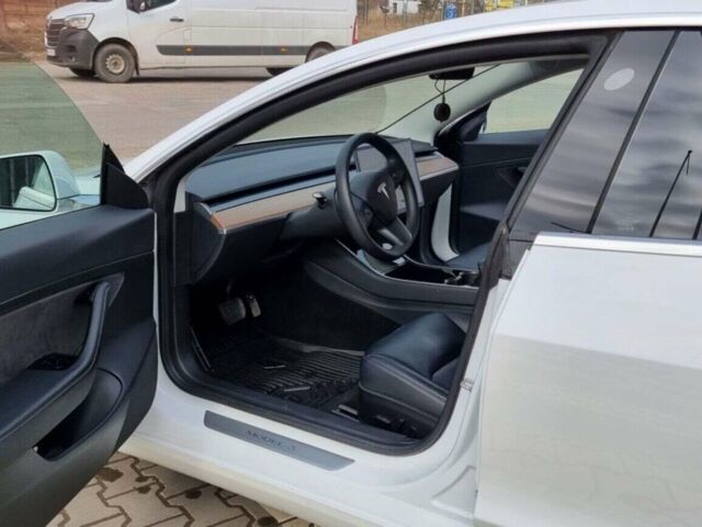 Білий Тесла Модель 3, об'ємом двигуна 0 л та пробігом 70 тис. км за 19700 $, фото 4 на Automoto.ua