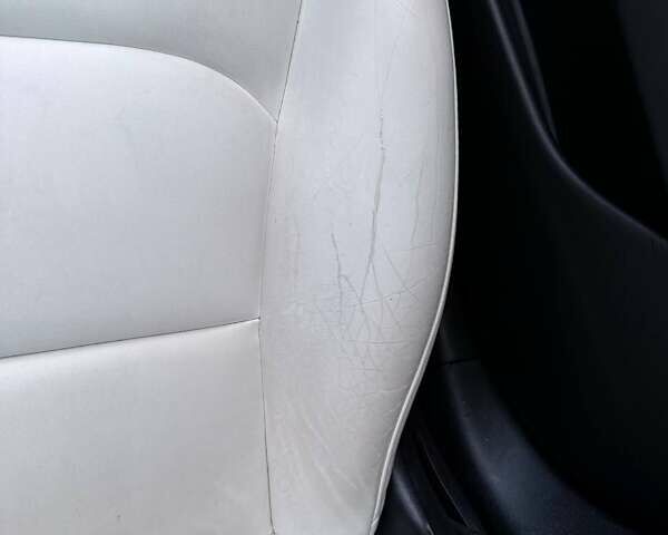 Белый Тесла Модель 3, объемом двигателя 0 л и пробегом 102 тыс. км за 19800 $, фото 9 на Automoto.ua