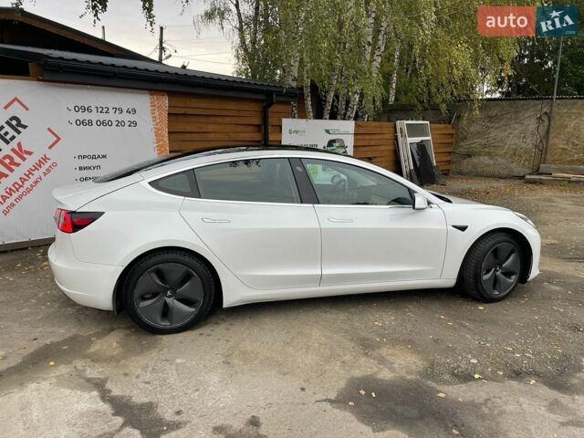 Белый Тесла Модель 3, объемом двигателя 0 л и пробегом 101 тыс. км за 14900 $, фото 8 на Automoto.ua