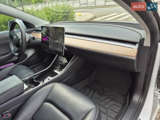 Білий Тесла Модель 3, об'ємом двигуна 0 л та пробігом 81 тис. км за 14550 $, фото 74 на Automoto.ua