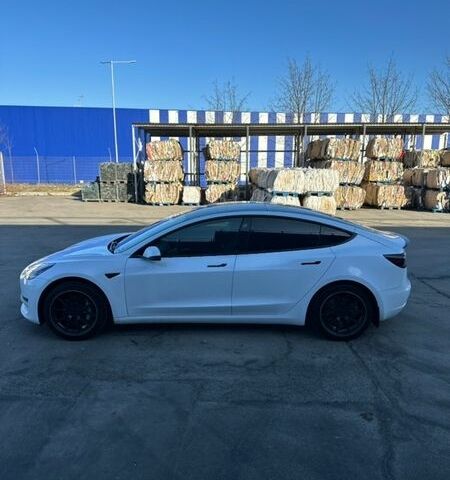 Белый Тесла Модель 3, объемом двигателя 0 л и пробегом 165 тыс. км за 14500 $, фото 1 на Automoto.ua
