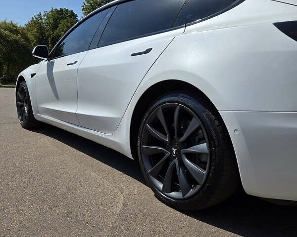 Білий Тесла Модель 3, об'ємом двигуна 0 л та пробігом 72 тис. км за 15900 $, фото 8 на Automoto.ua