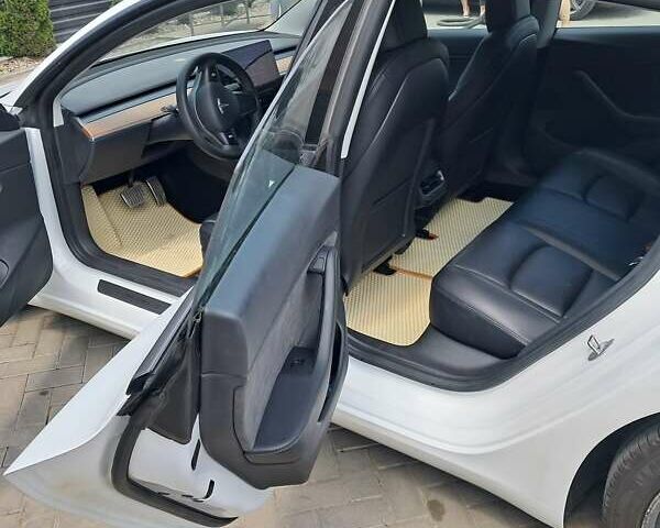 Тесла Модель 3 2020 в Ивано-Франковске на Automoto.ua Белый Тесла Модель 3, объемом двигателя 0 л и пробегом 105 тыс. км за 20950 $, фото 13 на Automoto.ua