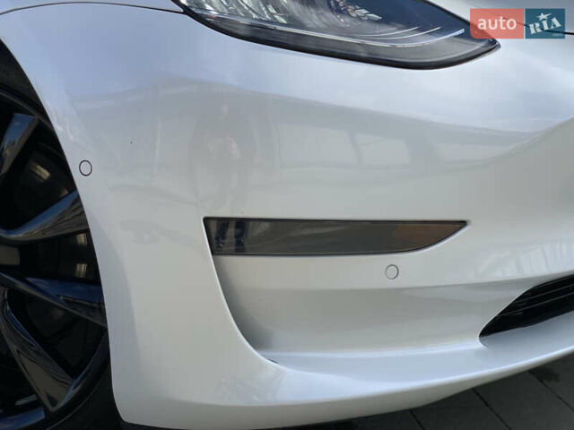 Тесла Модель 3 2020 у Івано-Франківську на Automoto.ua Білий Тесла Модель 3, об'ємом двигуна 0 л та пробігом 145 тис. км за 14850 $, фото 25 на Automoto.ua