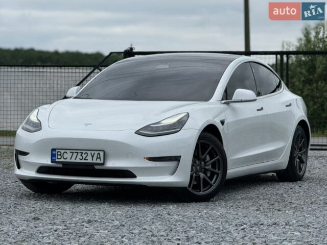 Белый Тесла Модель 3, объемом двигателя 0 л и пробегом 125 тыс. км за 15000 $, фото 1 на Automoto.ua
