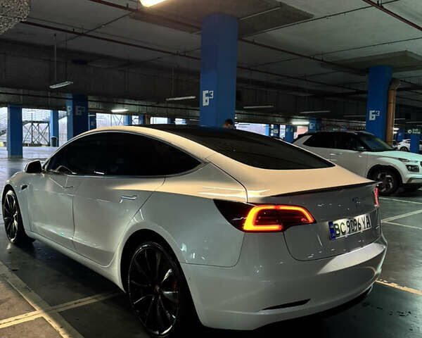 Белый Тесла Модель 3, объемом двигателя 0 л и пробегом 120 тыс. км за 19900 $, фото 4 на Automoto.ua