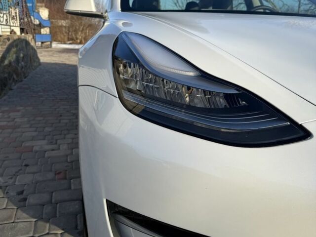 Білий Тесла Модель 3, об'ємом двигуна 0 л та пробігом 102 тис. км за 18500 $, фото 20 на Automoto.ua