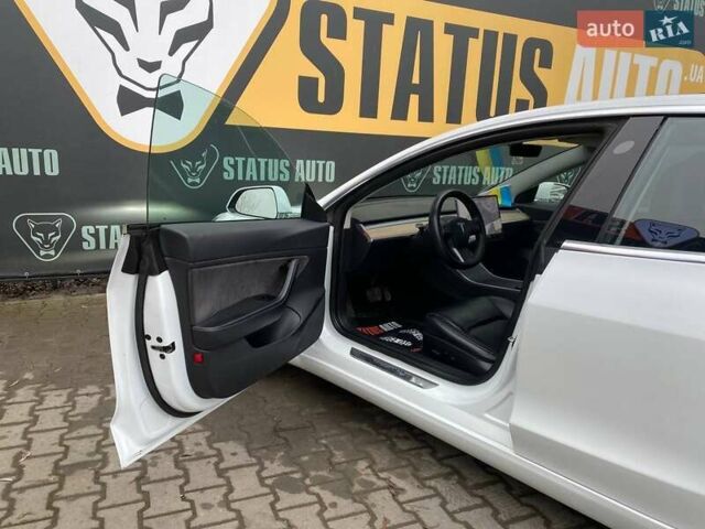 Білий Тесла Модель 3, об'ємом двигуна 0 л та пробігом 65 тис. км за 19700 $, фото 10 на Automoto.ua