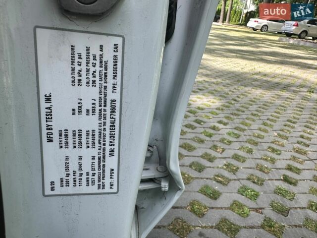 Белый Тесла Модель 3, объемом двигателя 0 л и пробегом 100 тыс. км за 17600 $, фото 45 на Automoto.ua