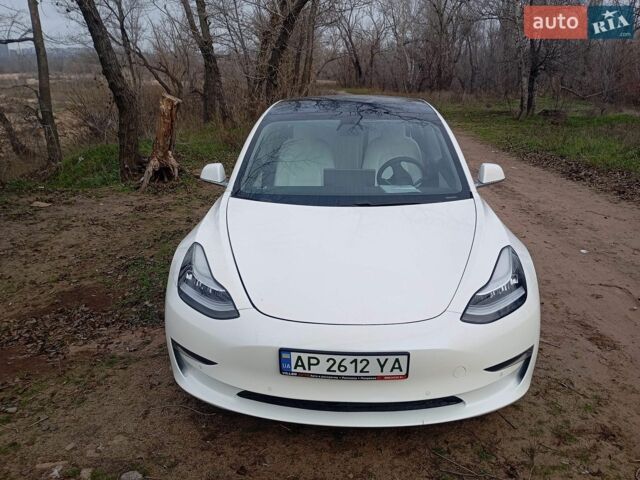 Белый Тесла Модель 3, объемом двигателя 0 л и пробегом 77 тыс. км за 19000 $, фото 2 на Automoto.ua