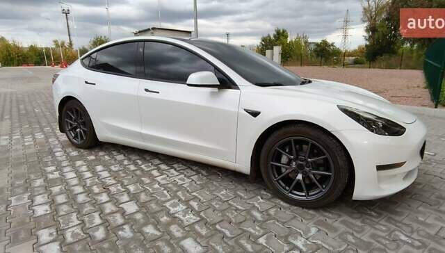 Білий Тесла Модель 3, об'ємом двигуна 0 л та пробігом 110 тис. км за 20750 $, фото 6 на Automoto.ua